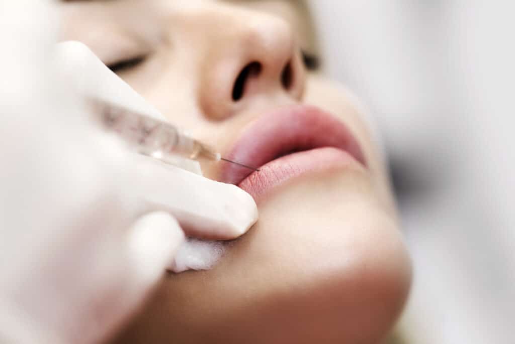 Professional cosmetologist injecting silicone in lips Professional cosmetologist injecting silicone in lips 938782572 5472x3648